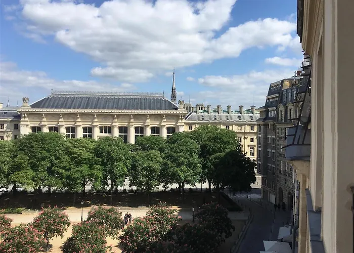 Place Dauphine *