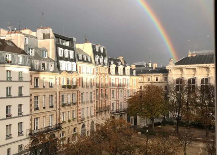 Place Dauphine Apartment